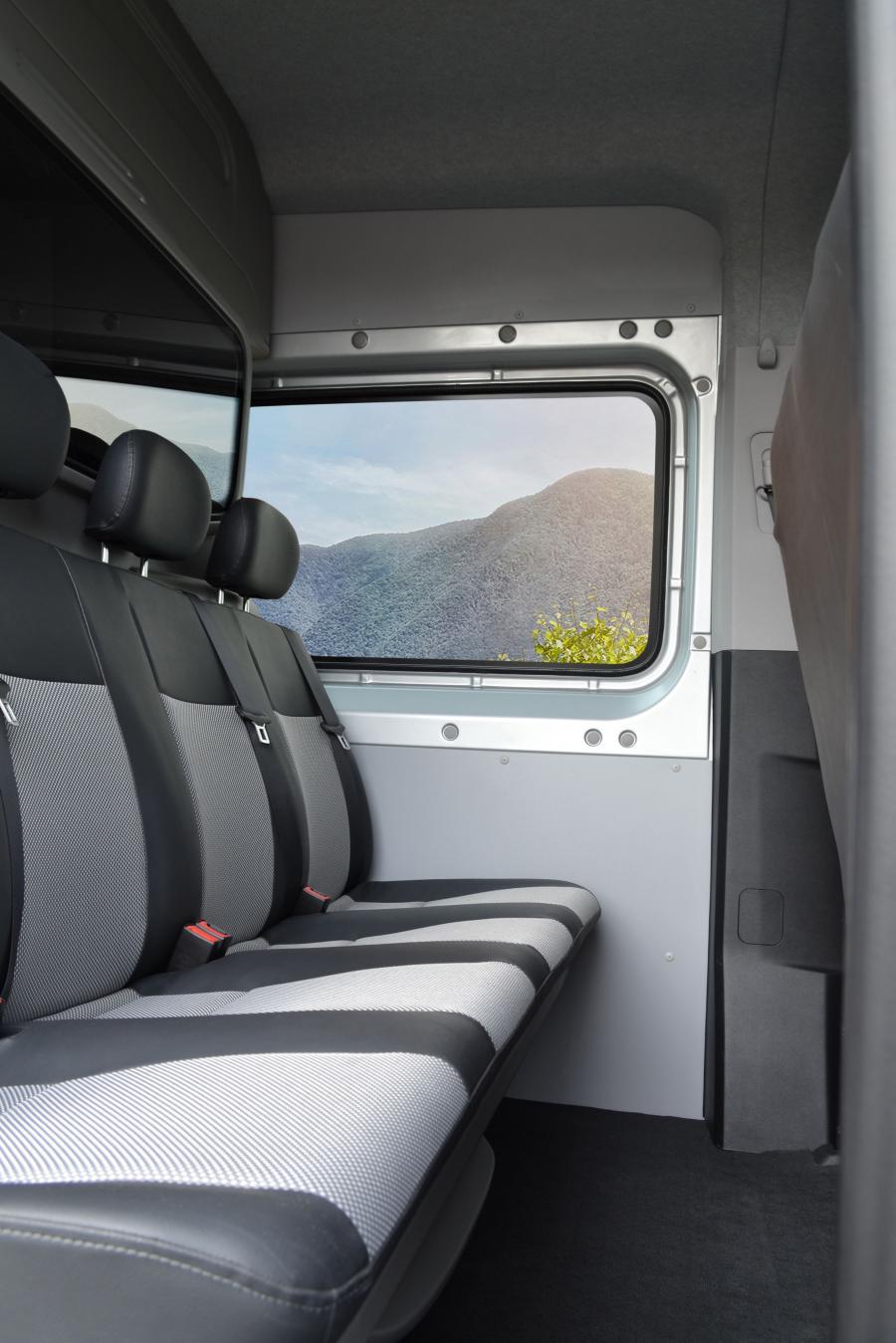 Интерьер Hyundai H350 MultiCab 2018 года  (фото 3 из 4)